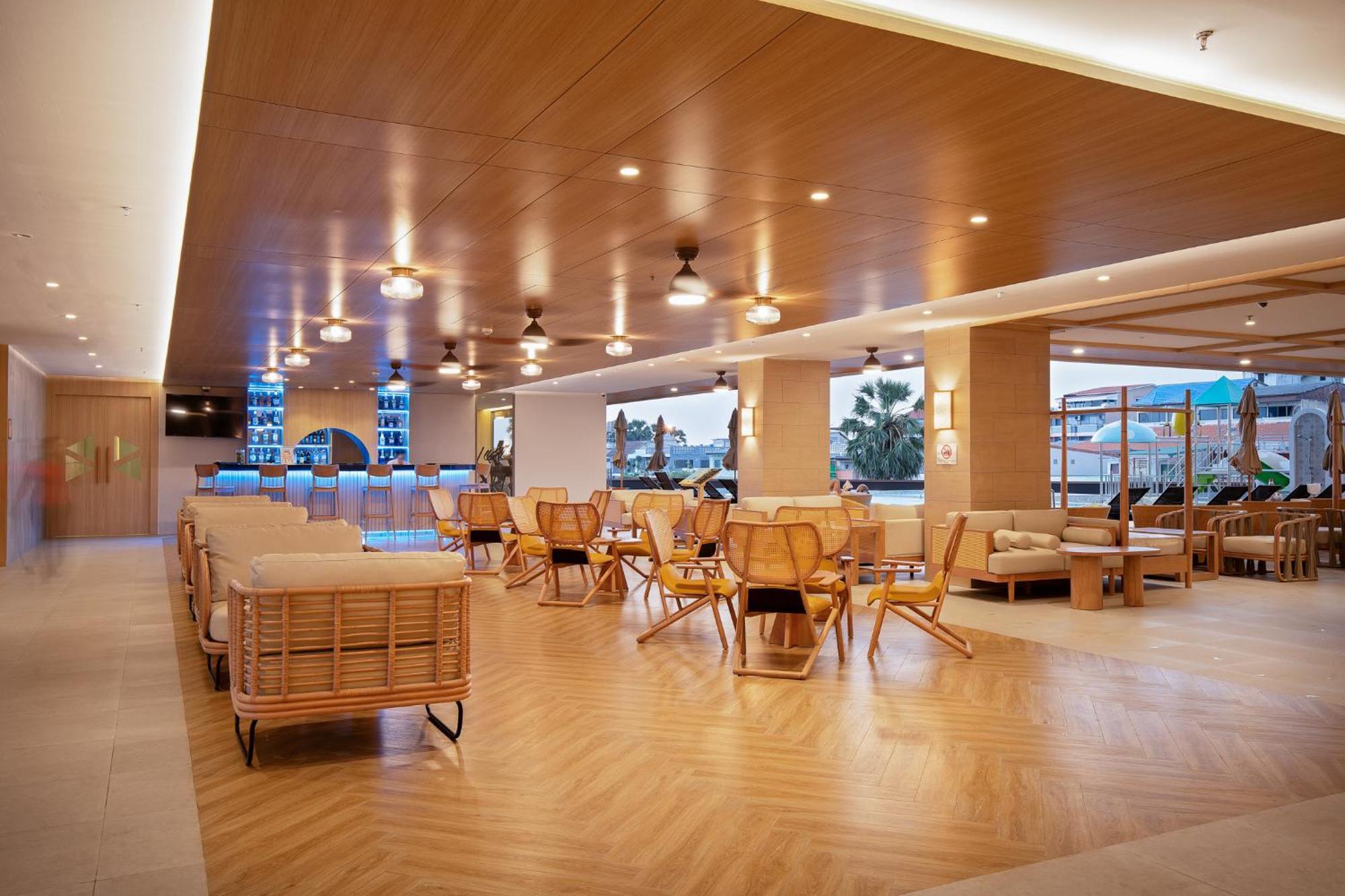 Jomtien Thani Hotel Екстериор снимка